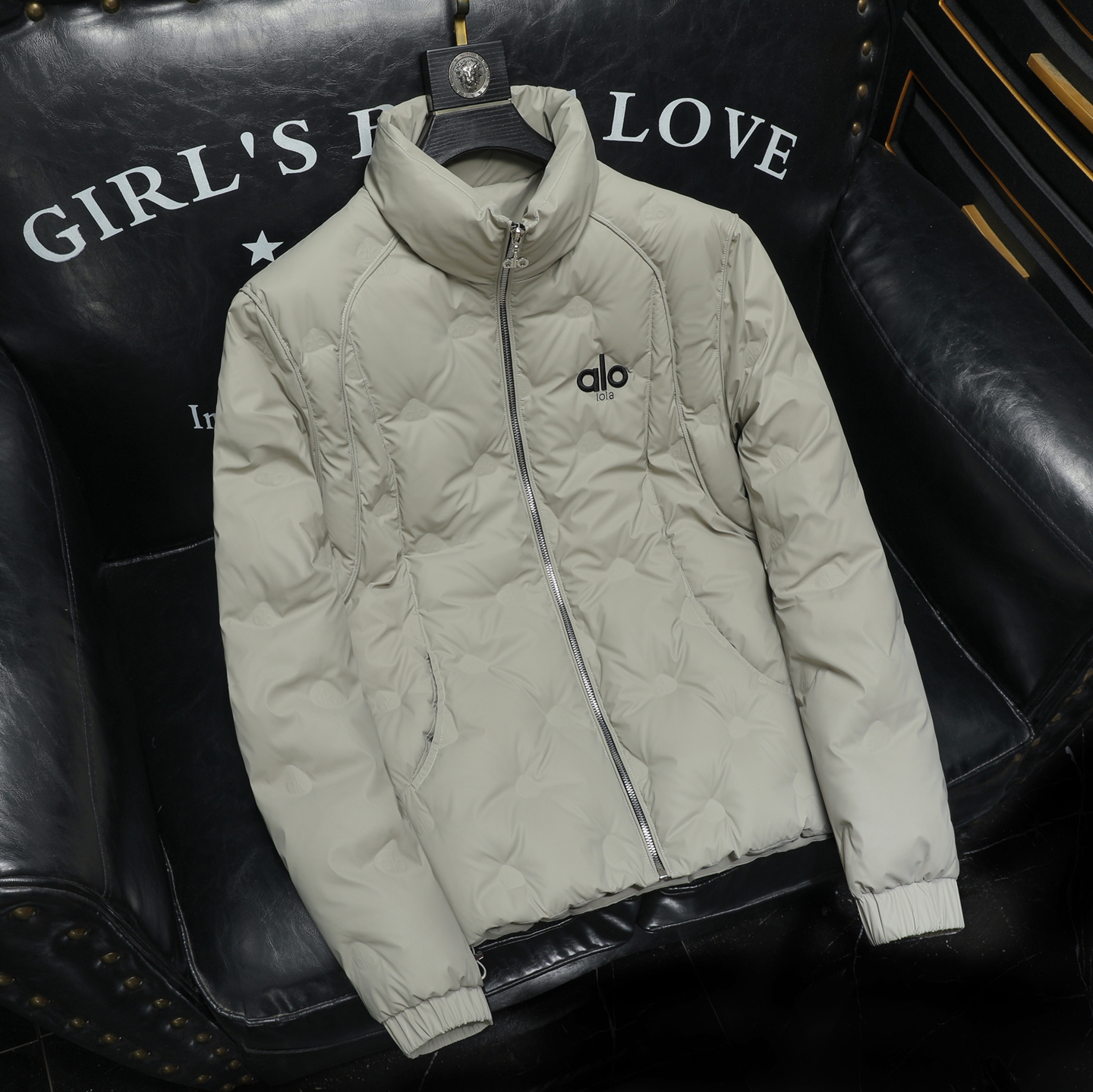 2025秋冬装90%绒立领羽绒服男钱塘6006-5123-P320沙发图，男装羽绒服，钱塘6006(原3029)