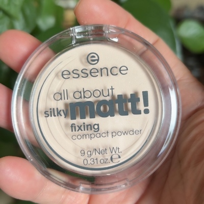 艾森丝essence丝滑柔雾定妆粉饼9g微珠光面部提亮偏白肤色用