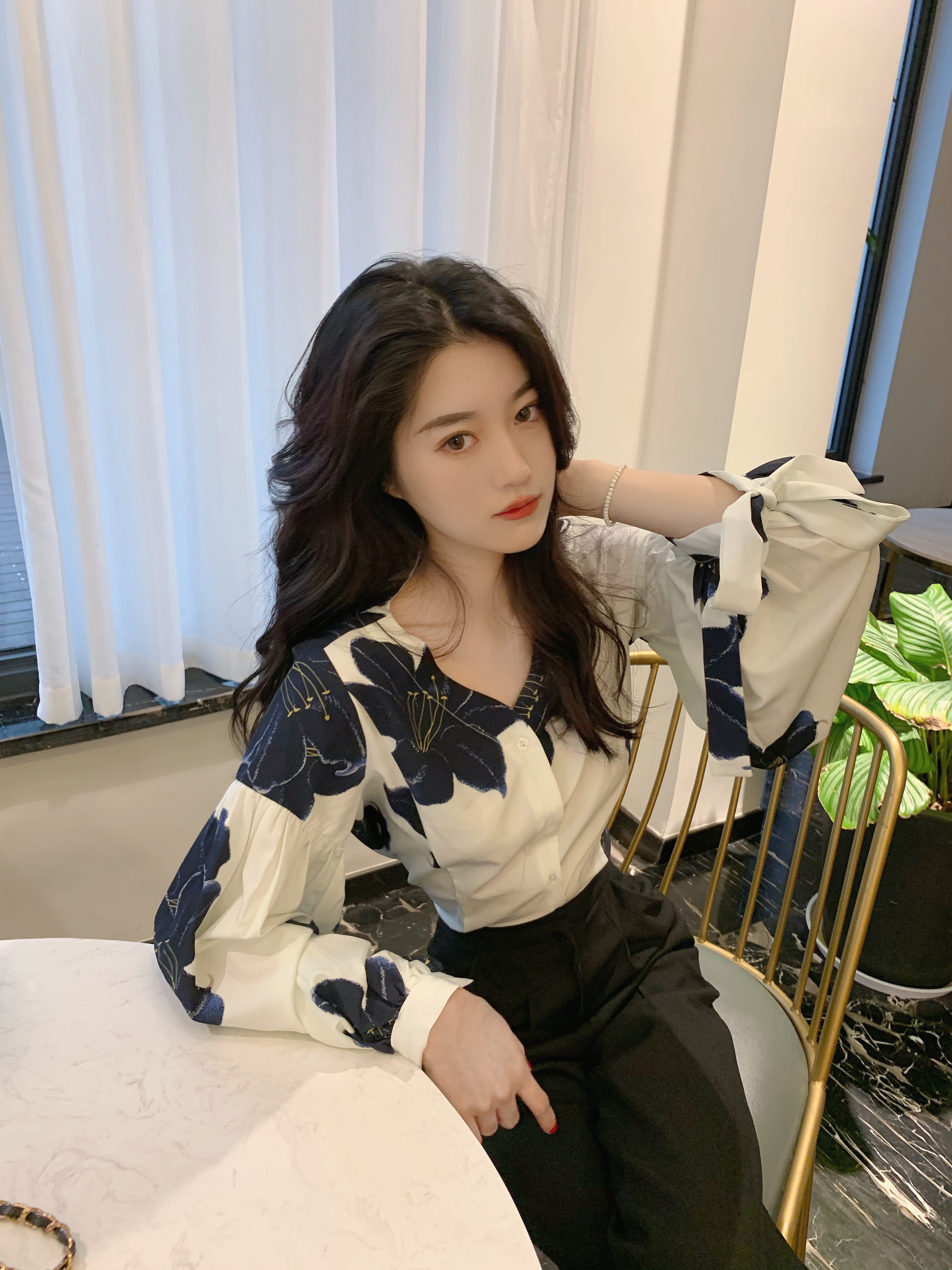 Real price real shot French retro soft wide loose air long sleeve floral shirt girl