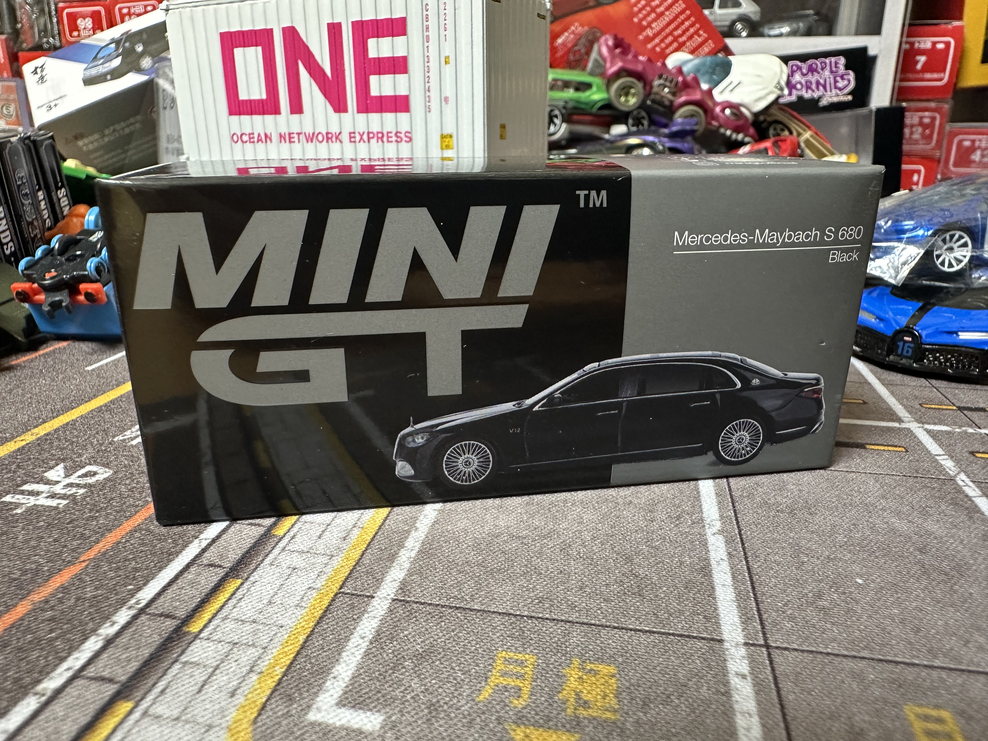 全新 MINIGT 977号 梅赛德斯迈巴赫 S 680 黑色