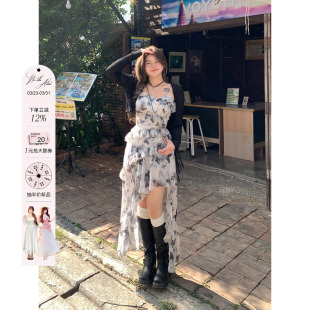 安妮不火 微胖显瘦连衣裙 碎花蝴蝶吊带长裙子女收腰2024早春新款