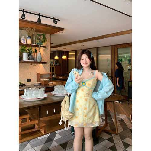安妮不火盛夏葵野清新甜美绣花吊带短裙女夏季微胖大码度假风衬衫