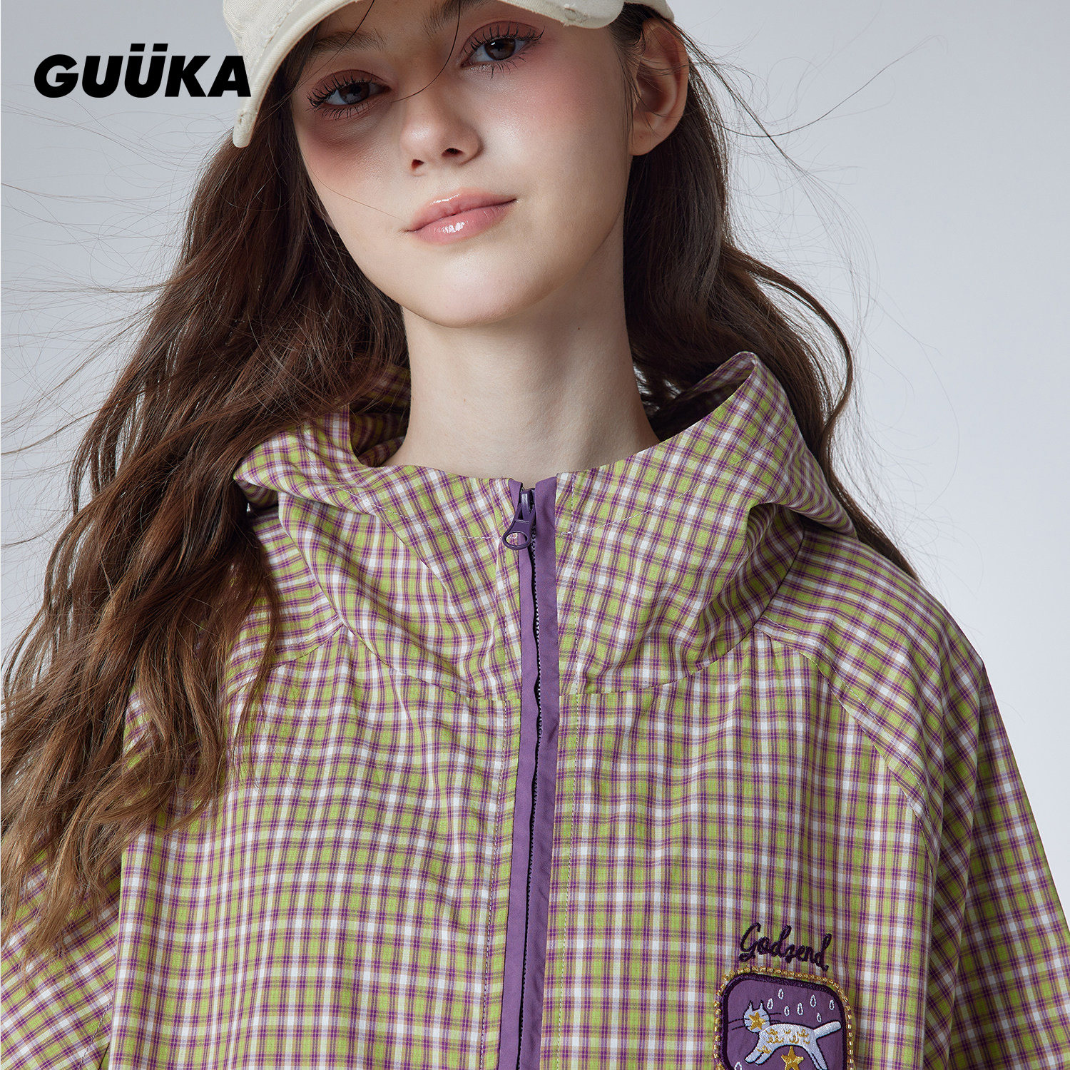 王昀楷同款GUUKA撞色拉链插肩袖连帽夹克 卡其色小猫刺绣格纹外套