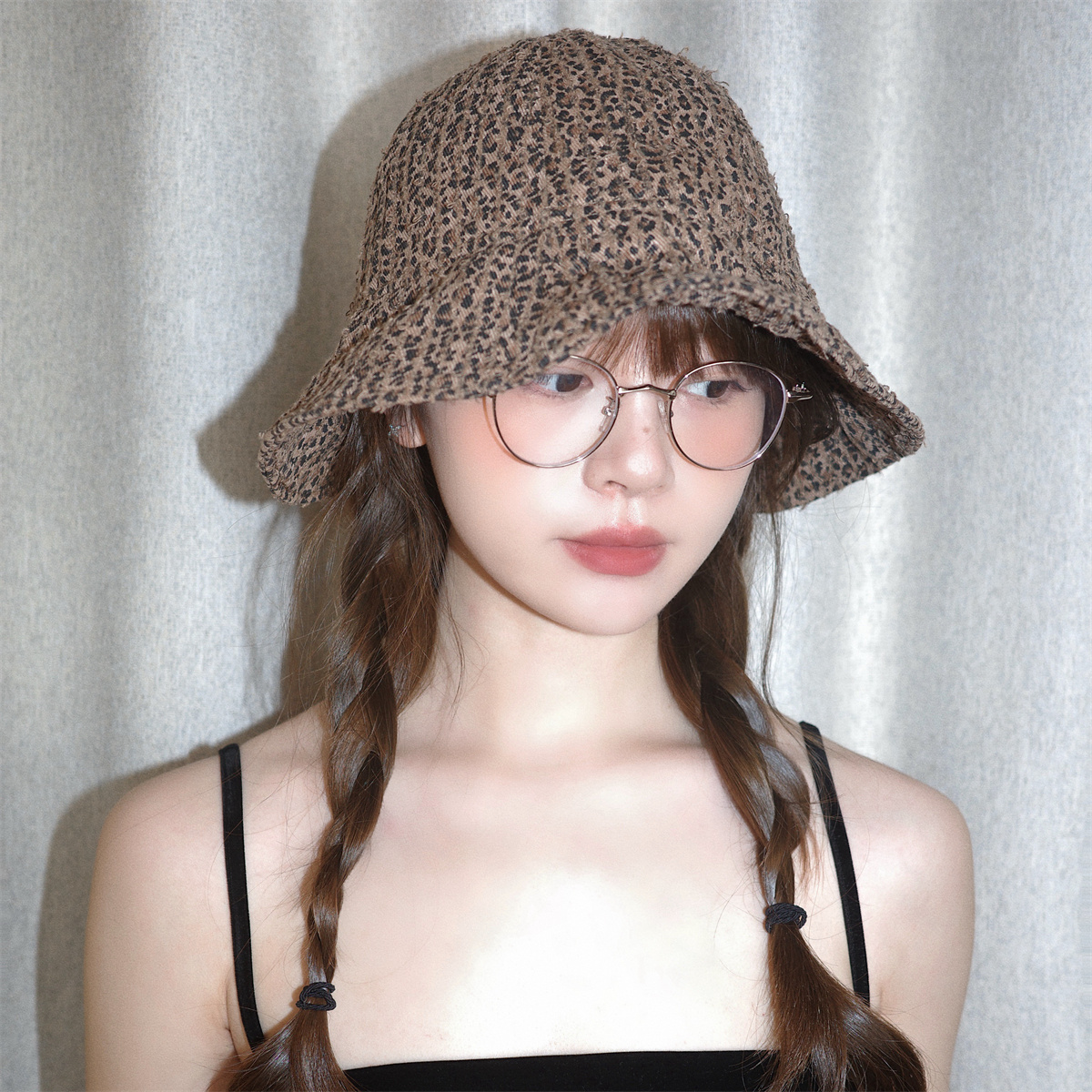 丁走走复古辣妹时髦豹纹渔夫帽女韩版素颜显脸小盆帽大檐遮阳帽子