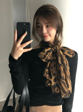 时髦复古辣妹豹纹印花！丝巾