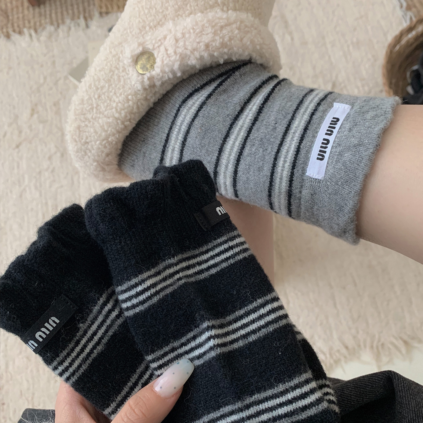 韩国保暖女羊毛秋冬季布标中筒袜