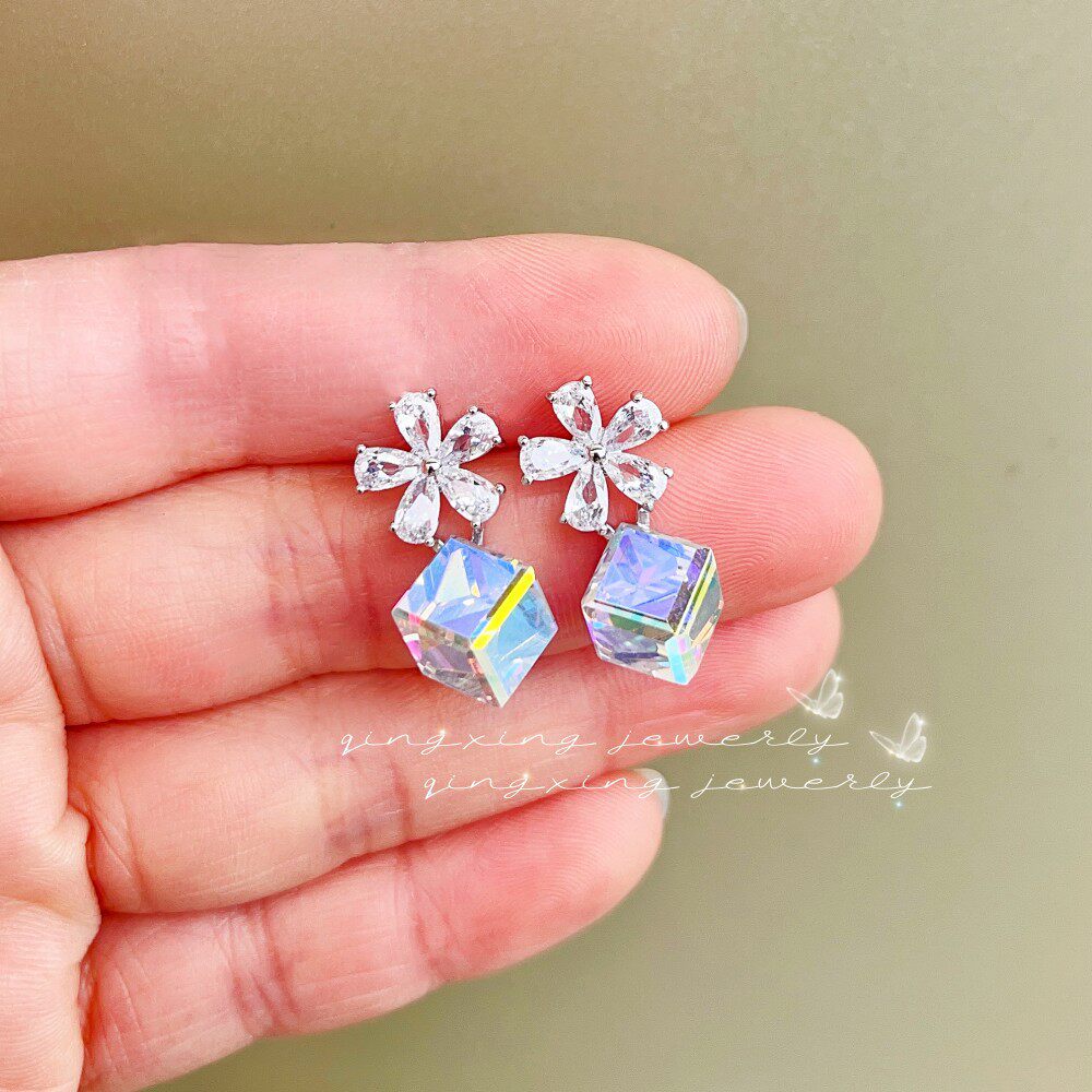 AB彩魔方轻奢花朵锆石水晶耳钉925银针款小众设计高级感韩版耳环