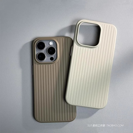 17肤感瓦楞条纹行李箱15适用iPhone12苹果13手机壳14plus奶茶色16promax磨砂高级感简约立体波浪光栅超薄冷淡