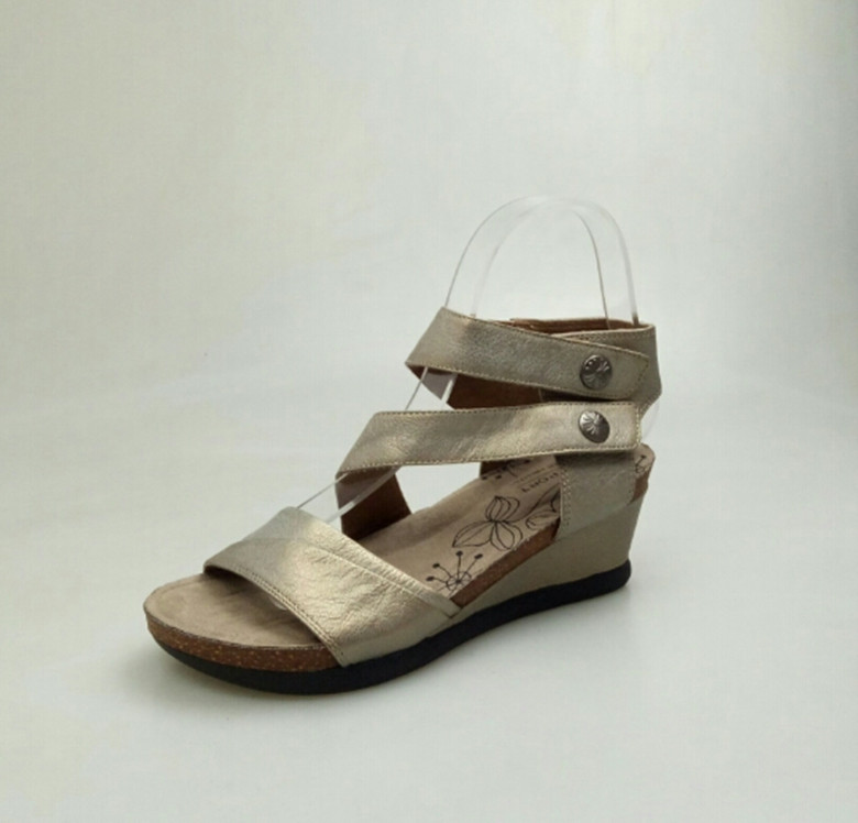 头层牛皮轻巧舒适风罗马好穿凉鞋