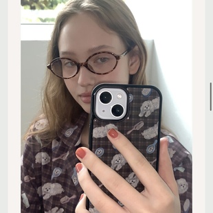 爱丽丝梦境复古浪漫艺术格纹油画狗狗韩女时尚磁吸适用iphone16pro/15promax保护壳苹果13/14手机壳17保护套