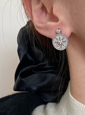 爆闪圆形八芒星罗盘耳钉法式复古小众设计简约高级感新款轻奢耳饰