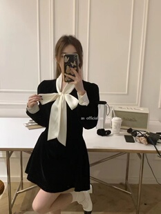 韩国chic冬季厚款复古赫本风系带蝴蝶结设计感高腰褶皱丝绒连衣裙