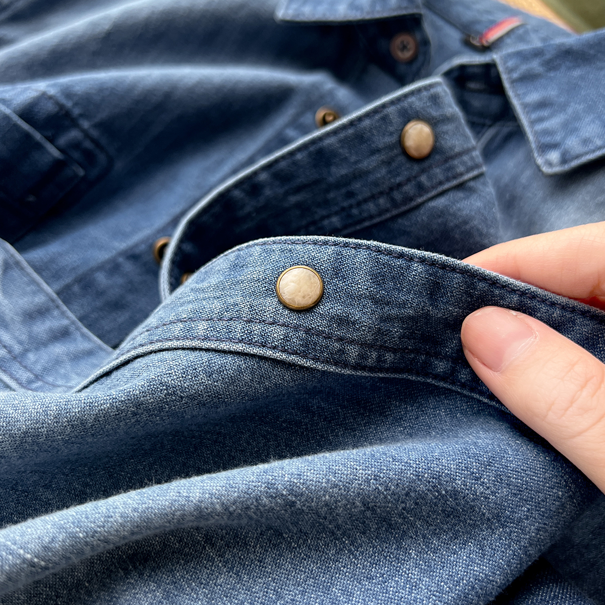 新疆长绒棉纯棉经典直筒长袖复古牛仔衬衫上衣女