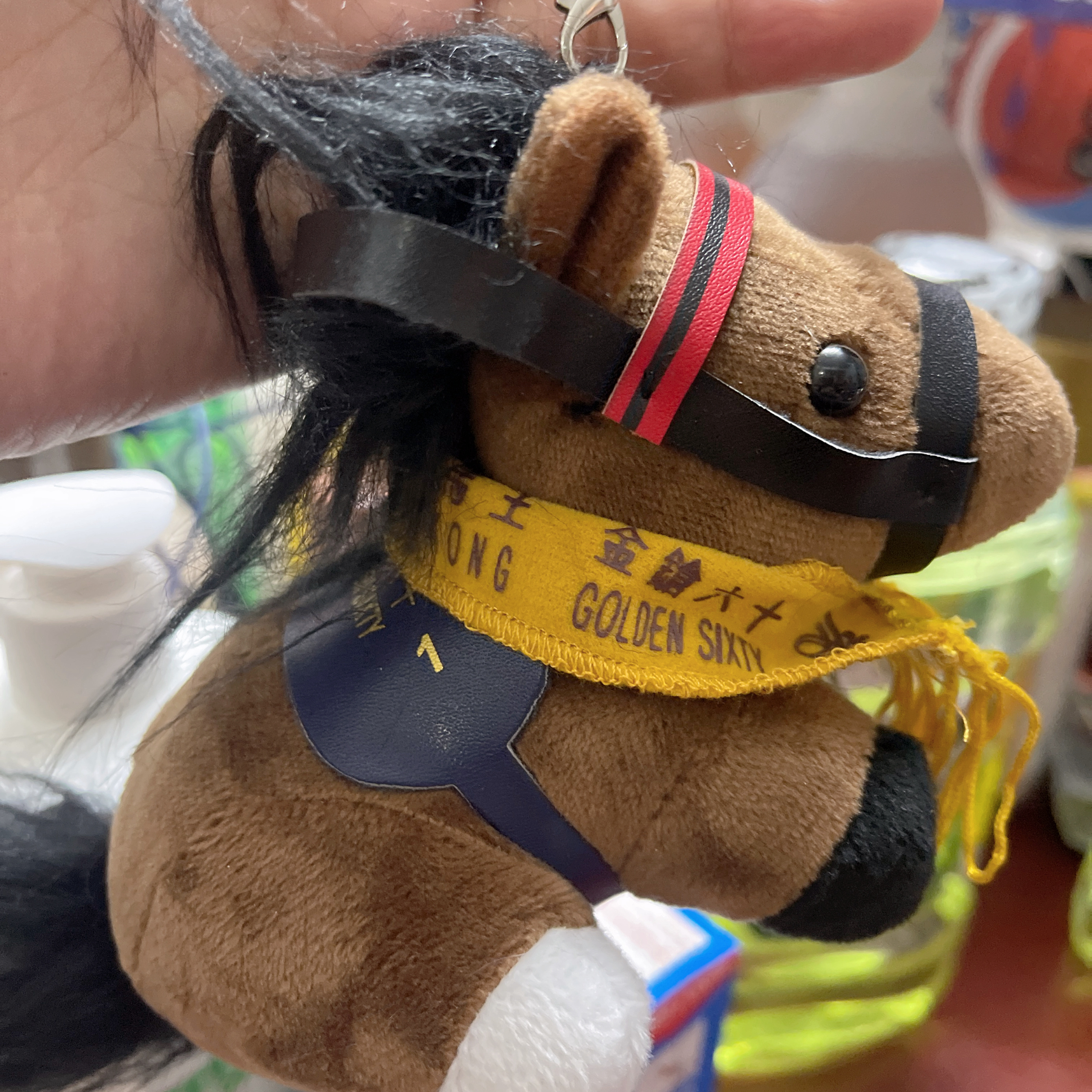 现香港限定马纪念赛金枪六十毛绒小马挂件钥匙扣大马摆件加州星球