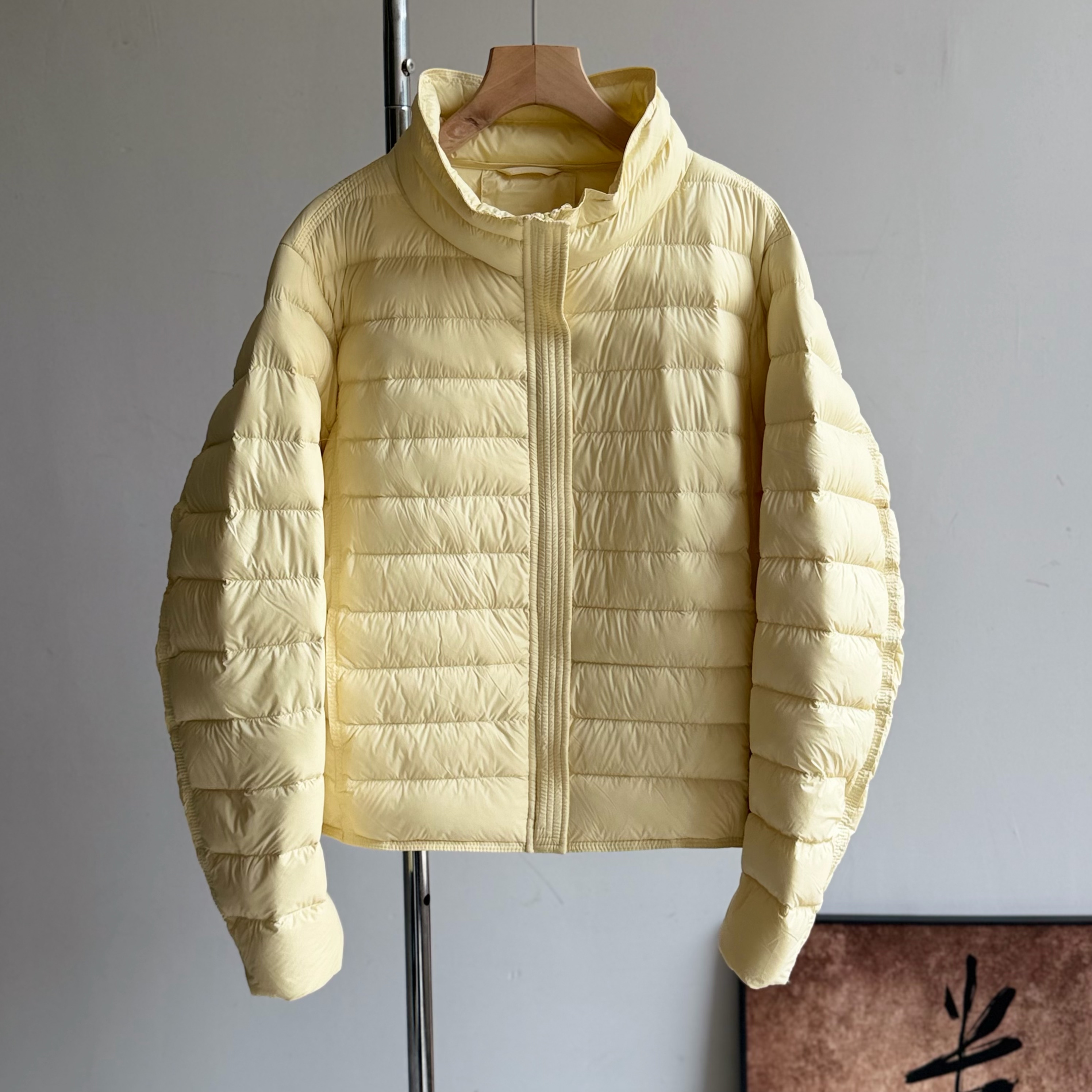202690白鸭绒轻薄立领常规款羽绒服女小个子米色保暖外套面包服