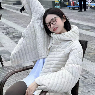 2025年新款文艺范超轻薄白鸭绒羽绒服女设计感蝙蝠袖百搭连帽外套