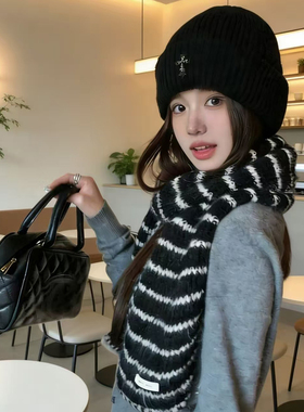 韩系复古条纹针织围巾女冬季保暖氛围感黑白围脖护肩旅行穿搭时尚