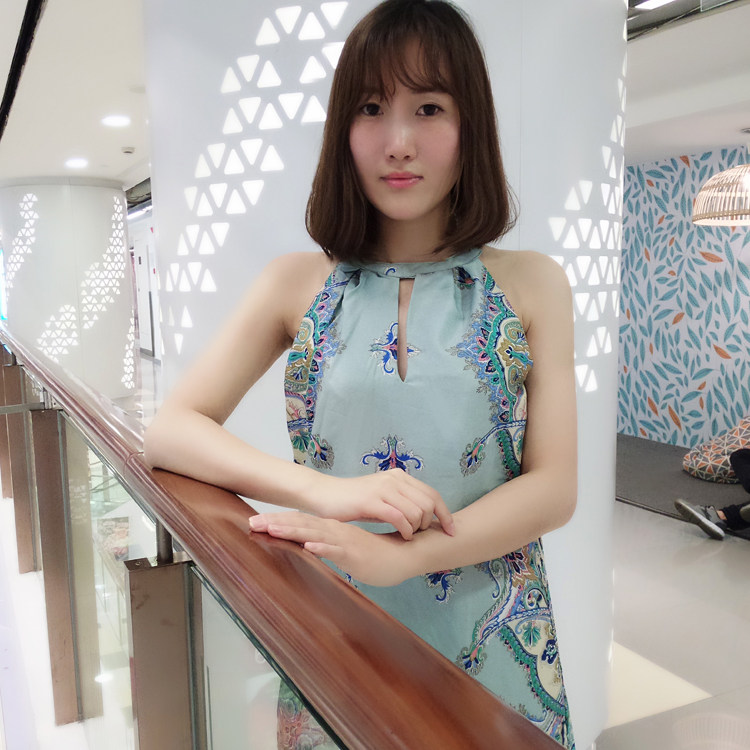 23夏款挂脖露肩无袖印花A字裙直筒雪纺连衣裙短裙女性感显瘦仙