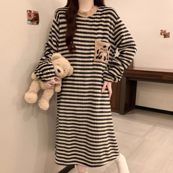 新款睡裙女秋冬季珊瑚绒卡通甜美加厚法兰绒冬款条纹连衣裙家居服