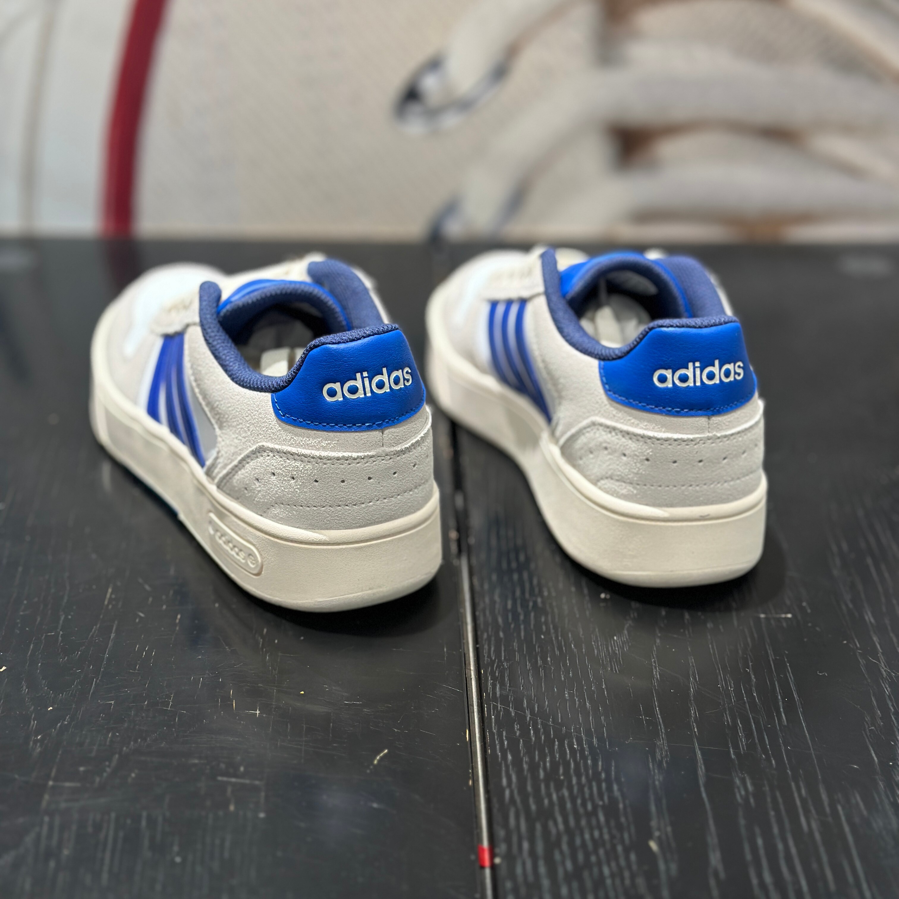【坏蛋】adidas/阿迪达斯男女情侣款小锯齿休闲运动板鞋JH8811
