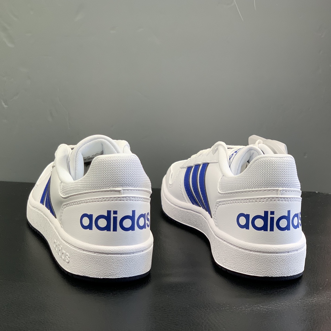 阿迪达斯休闲运动鞋Adidas