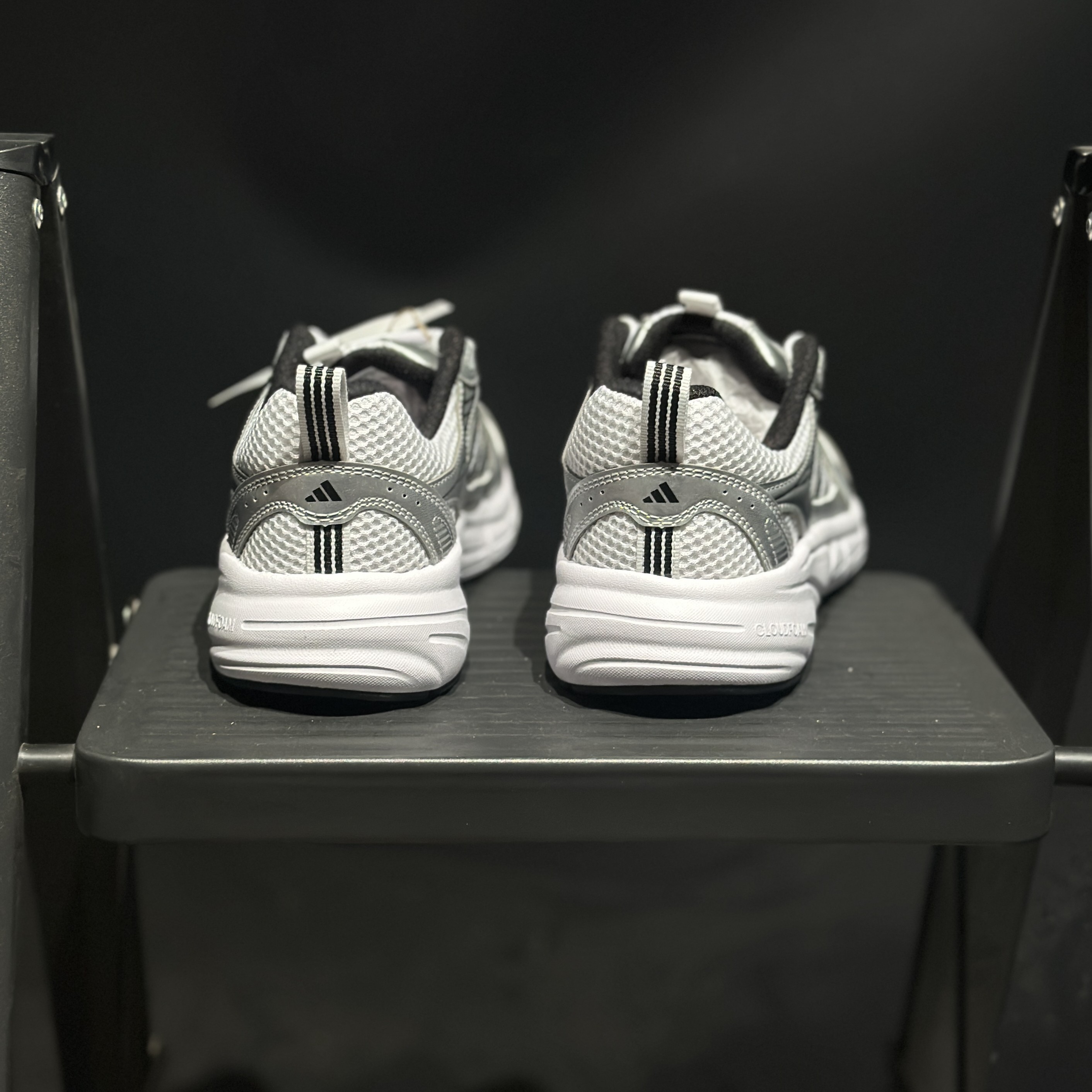 【坏蛋】adidas/阿迪达斯男跑步舒适网面透气春夏运动鞋KJ8105