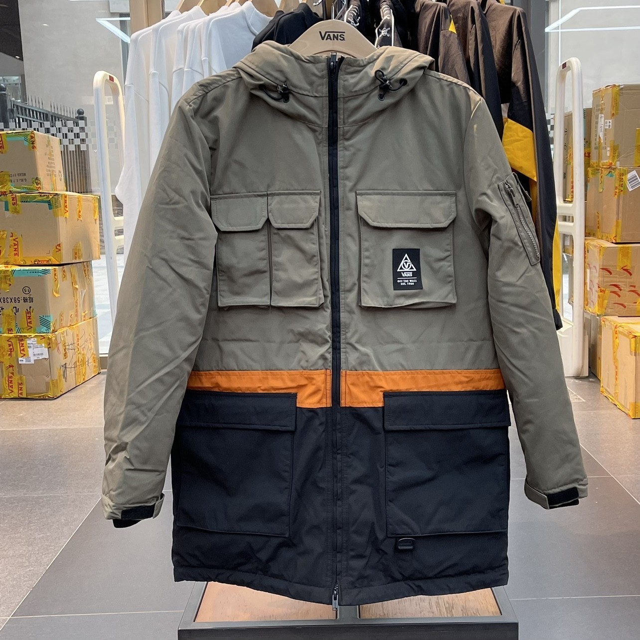 VANS/新款男女情侣中长款运动休闲保暖羽绒服夹克VN0A54HS1LE