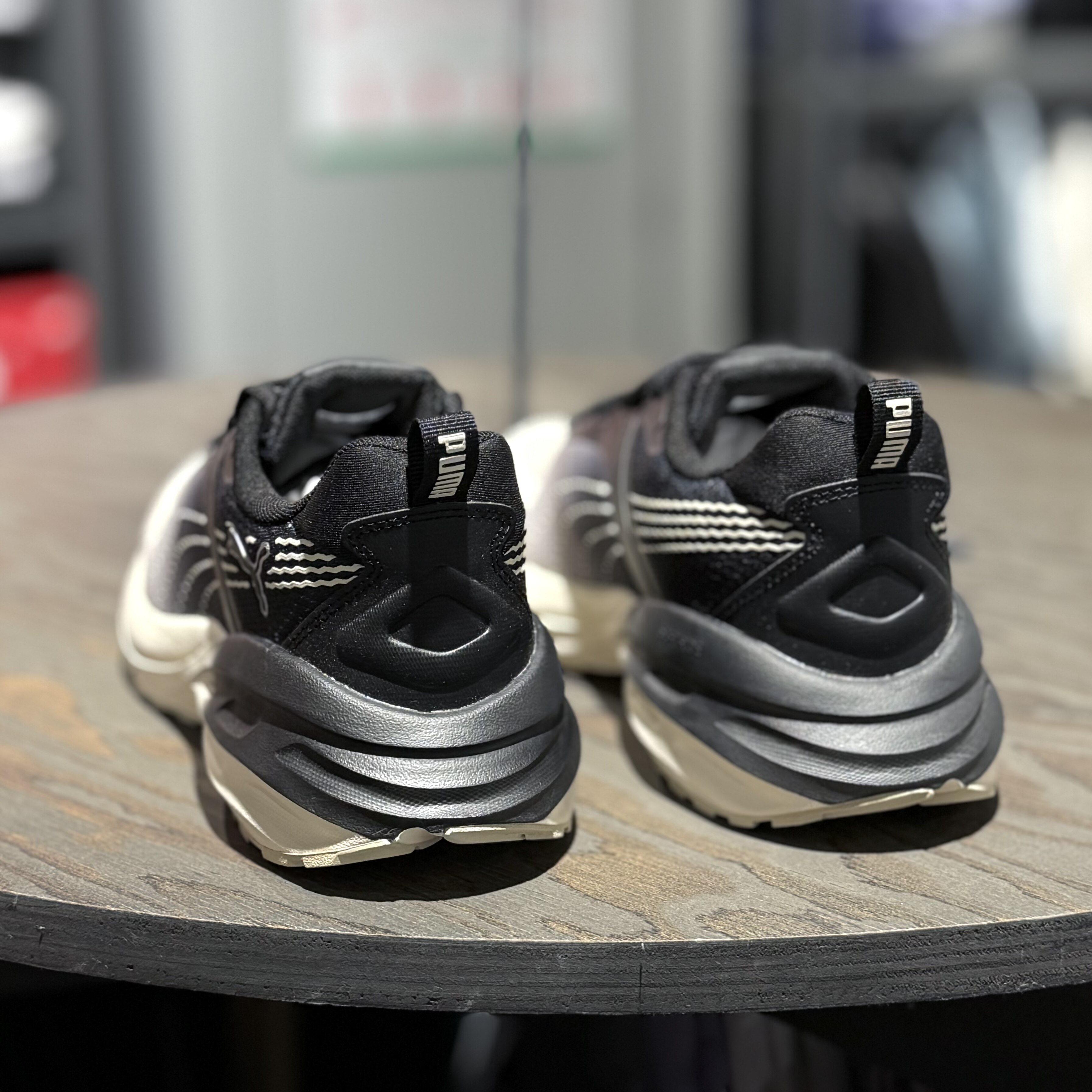 【坏蛋】Puma/彪马男夏透气运动跑步缓震白黑渐变鞋395235