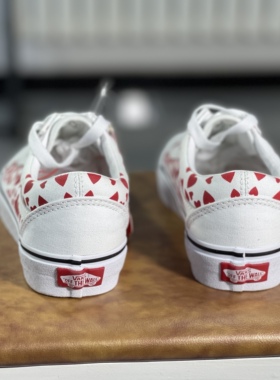 VANS范斯女款情人节爱心图案低帮休闲运动帆布板鞋子VN0A3WKT4S0