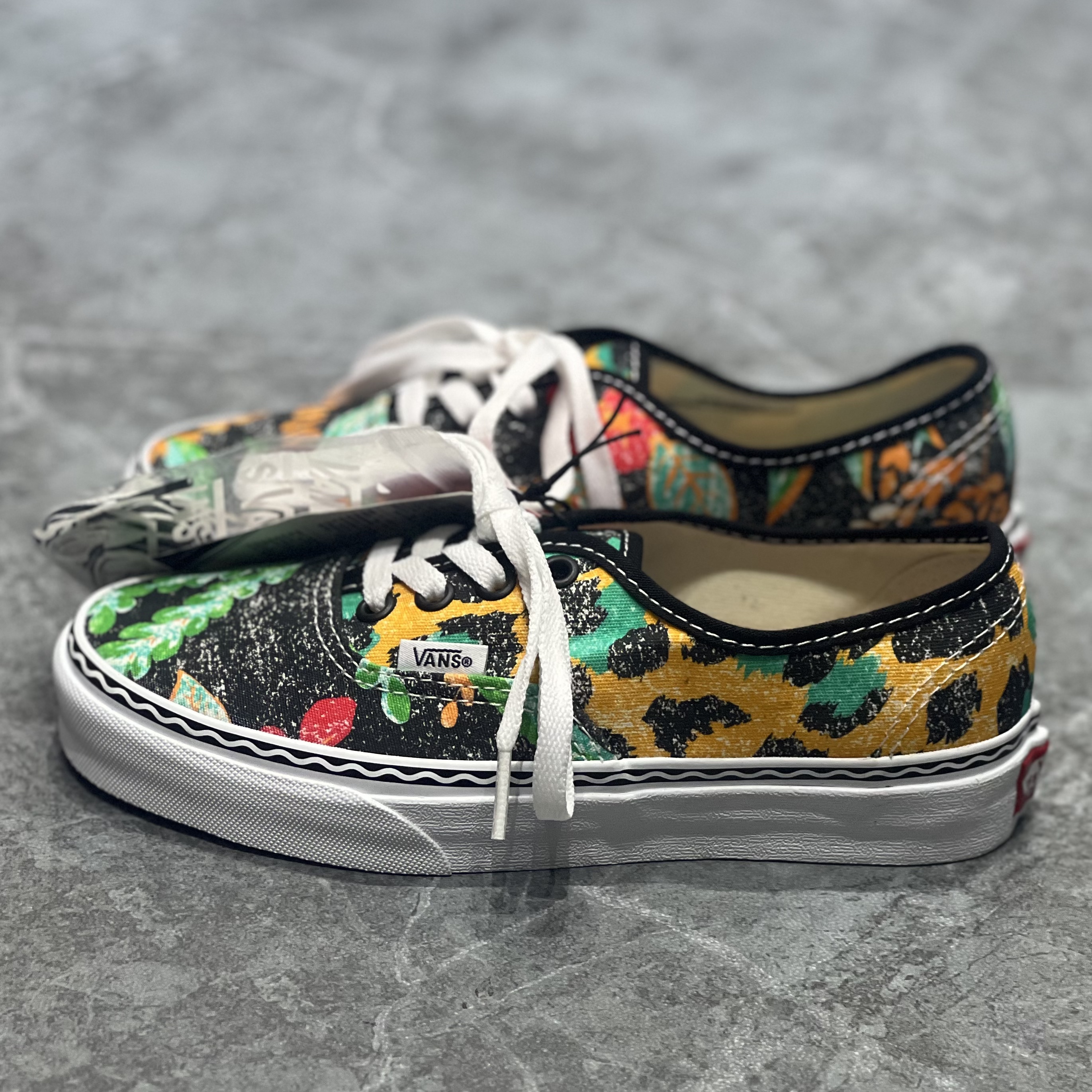 VANS Authentic男女款蜡笔手绘涂鸦防滑休闲运动板鞋VN0A5KRDARF