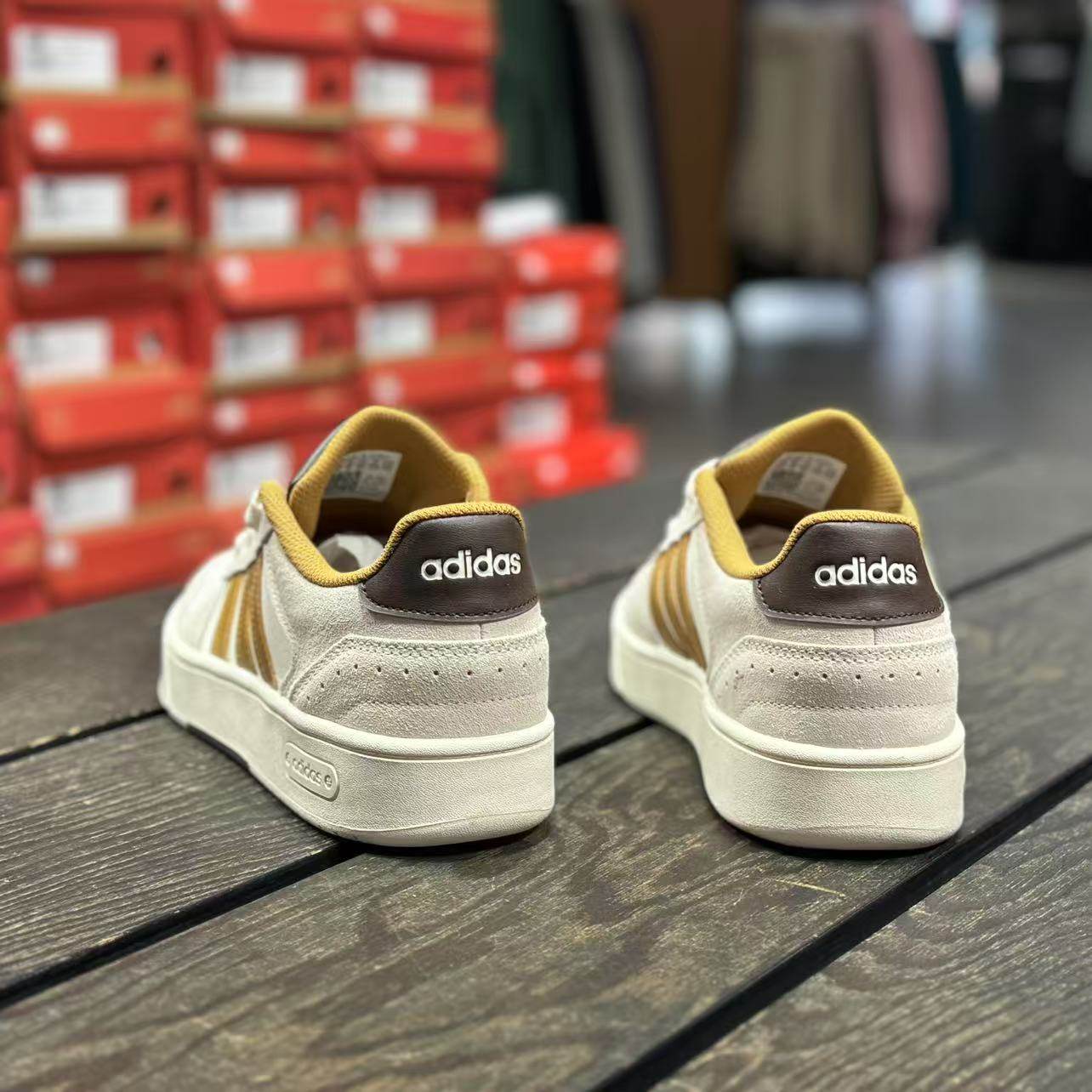 Adidas阿迪达斯锯齿PADCLASSIC透气耐磨休闲复古篮球板鞋JR8325