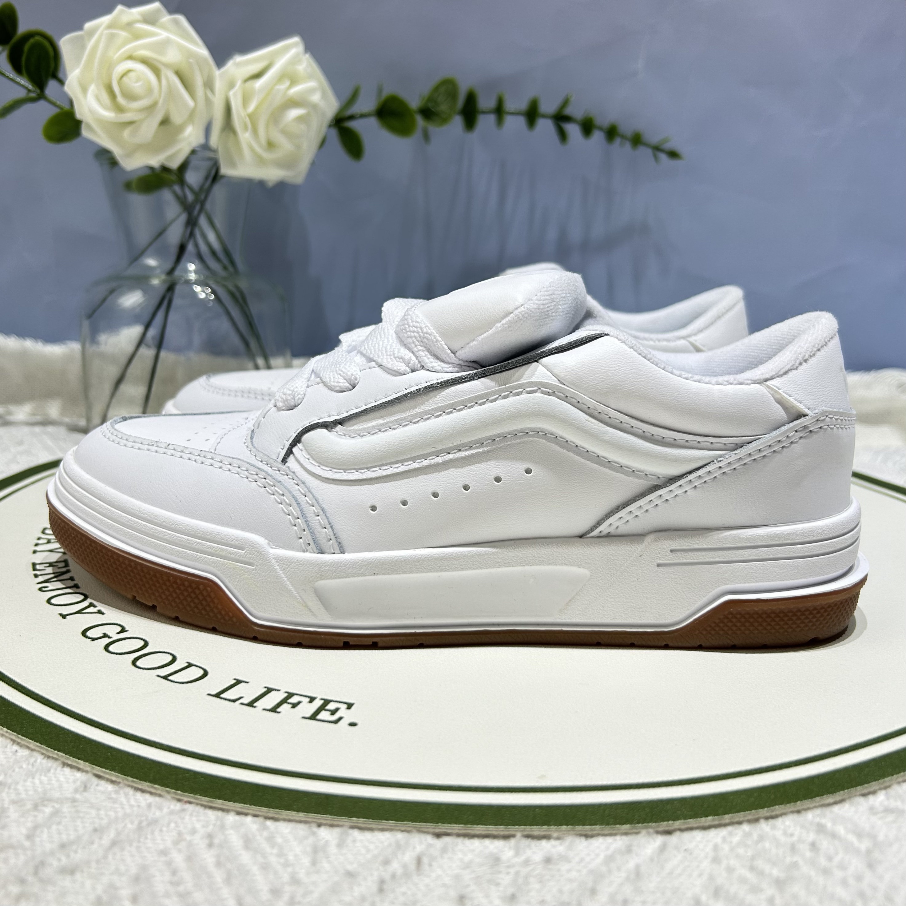 Vans 纯白简约时尚百搭包裹性强宝藏面包板鞋男女同款VN000D1J9DH