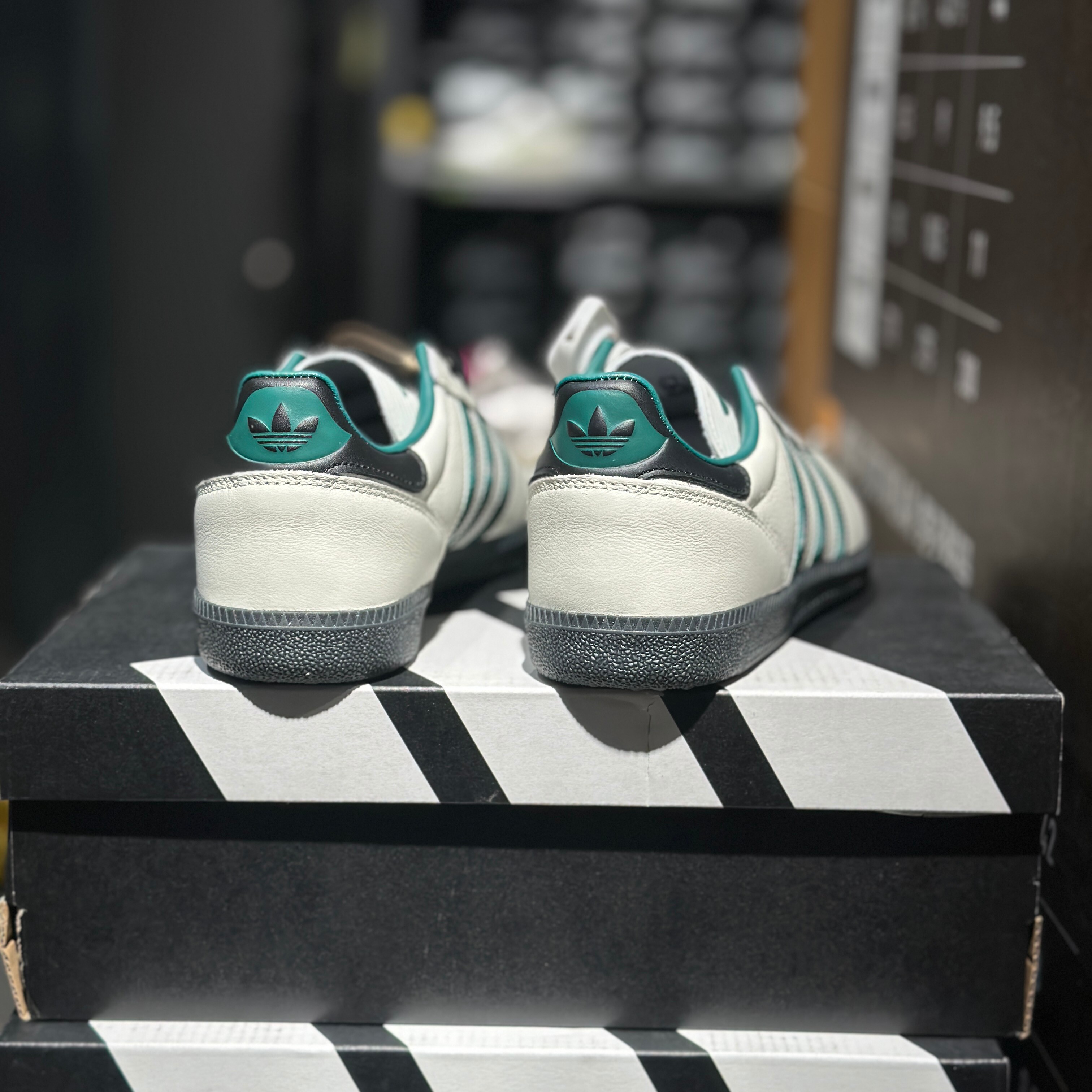 【坏蛋】adidas/阿迪达斯男女情侣白绿日常舒适休闲板鞋JR0964