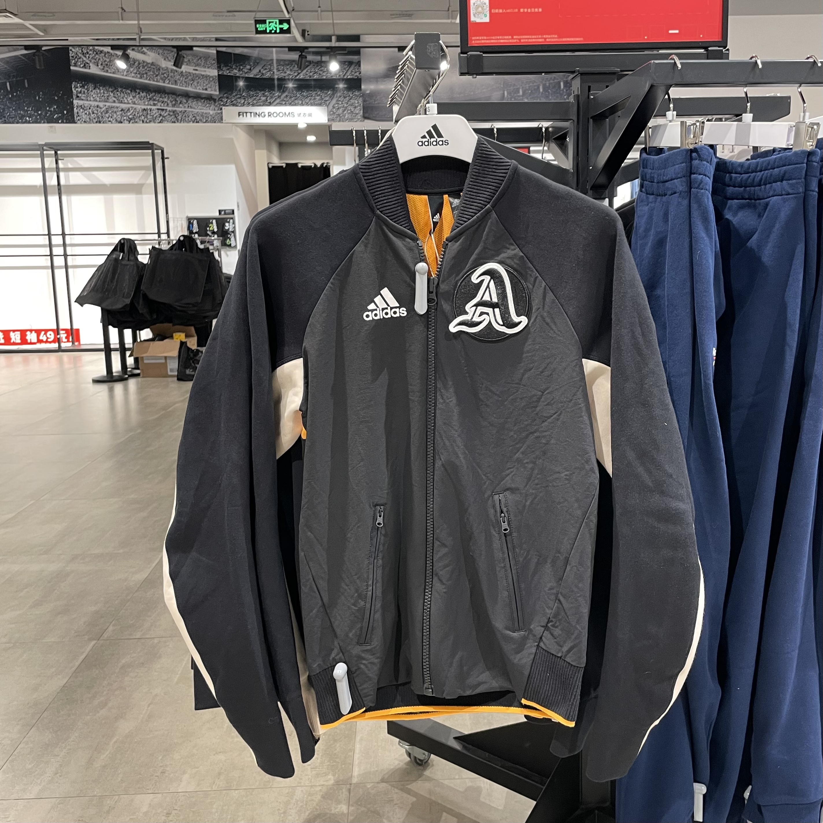 坏蛋的店 Adidas/阿迪达斯春季情侣运动休闲夹克外套棒球服EA0372-封面