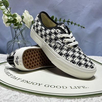 Vans AuthenticVr3可爱满印笑脸男女同款低帮帆布板鞋VN000BVWKIG
