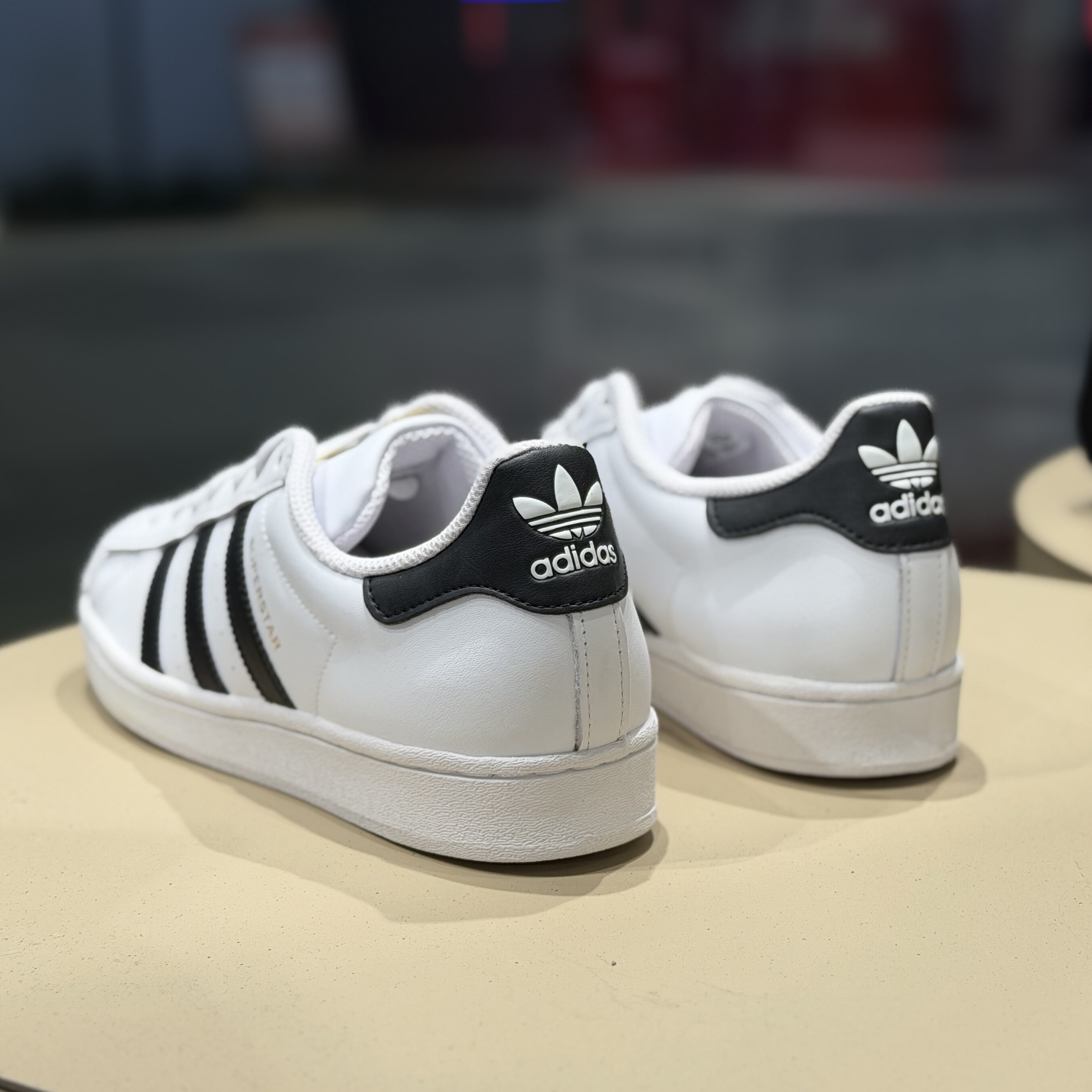 Adidas/阿迪达斯男女同款经典金标贝壳头低帮运动休闲鞋FU7712