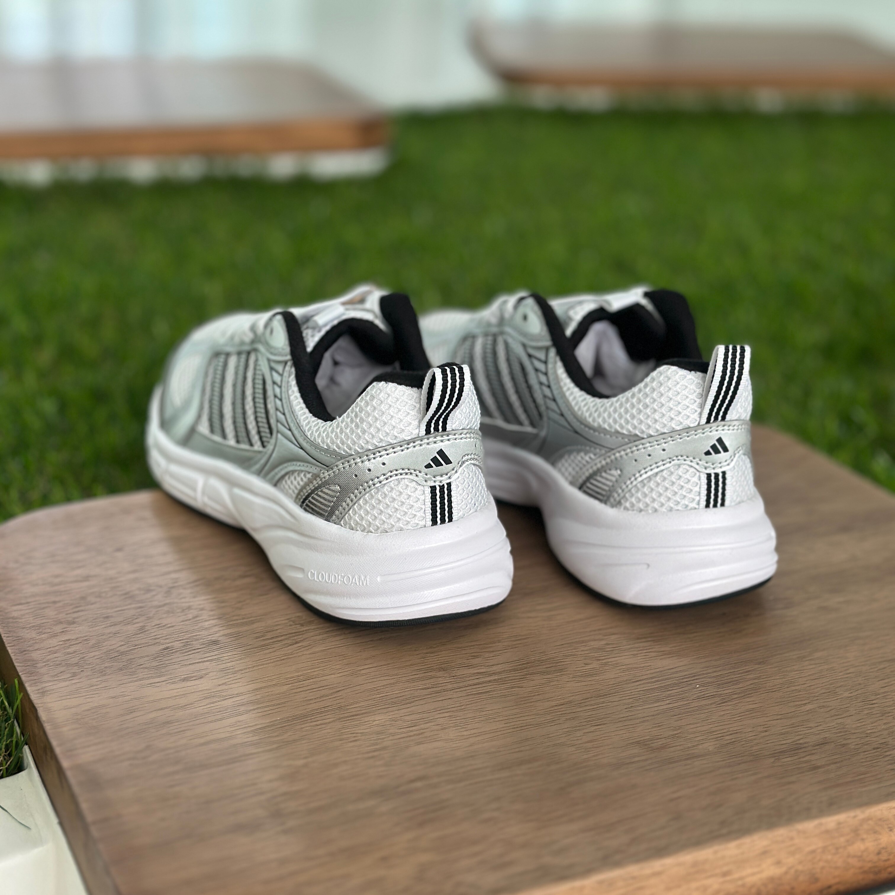 【坏蛋】adidas/阿迪达斯男跑步舒适网面透气春夏运动鞋KJ8105