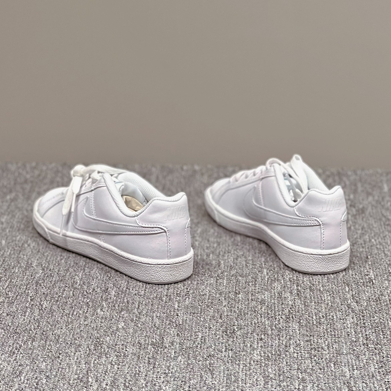 Nike/耐克女子Court Royal运动休闲小白鞋低帮纯白耐磨板鞋749867