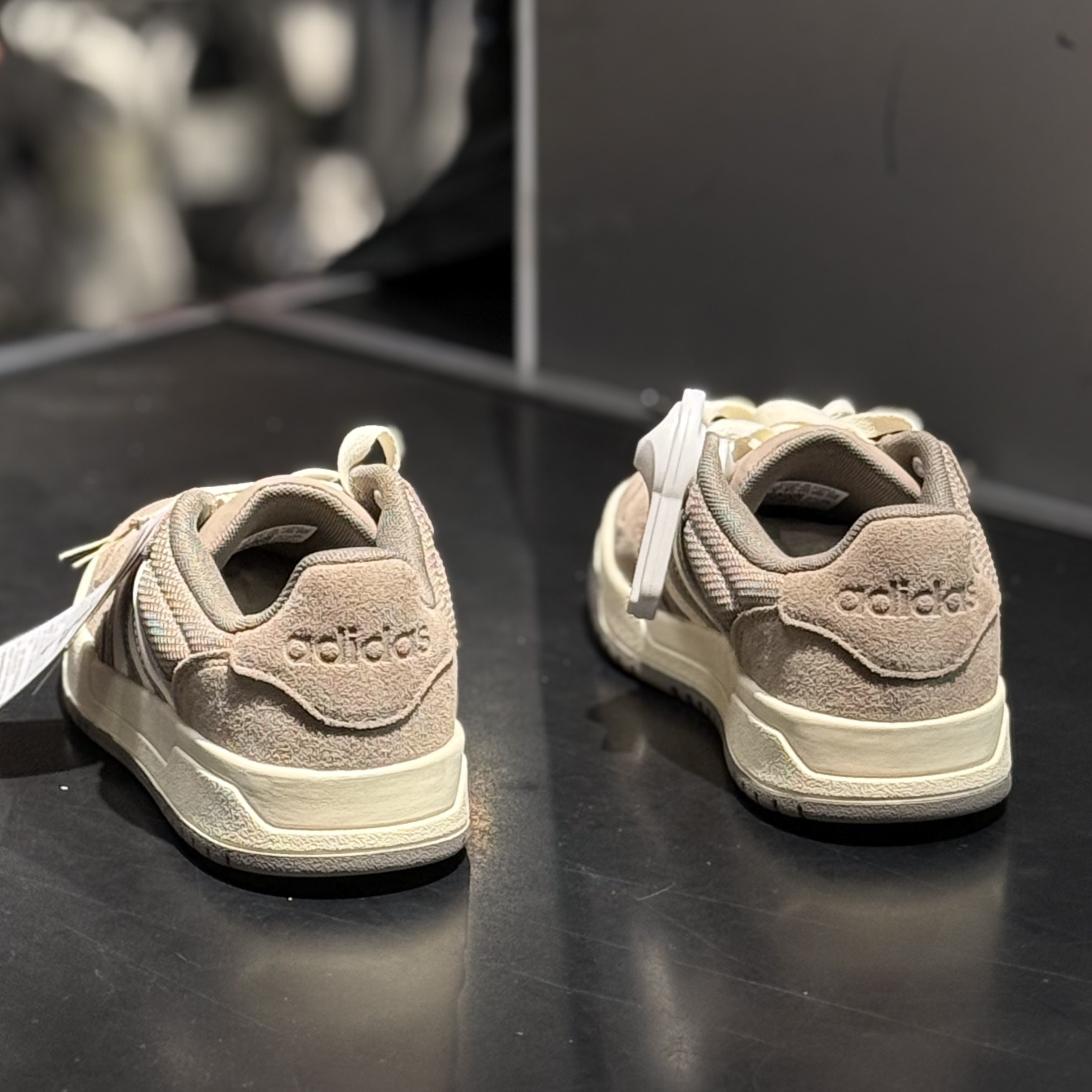 【坏蛋】Adidas阿迪达斯秋冬男子低帮舒适经典时尚低帮板鞋KI8457