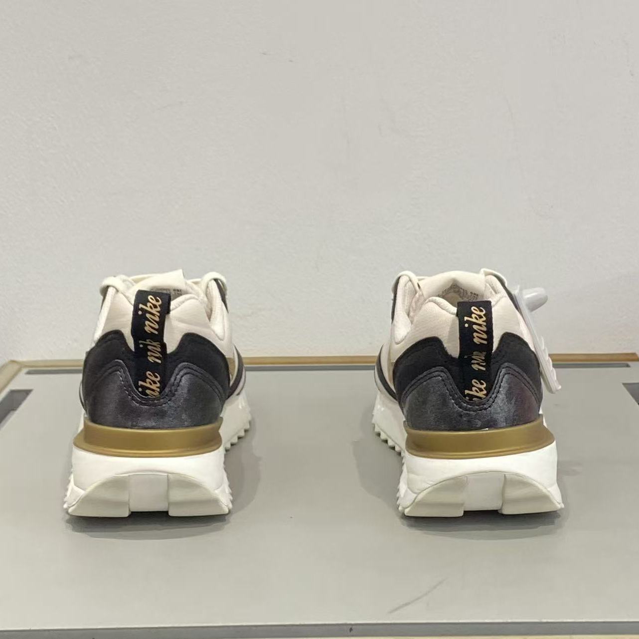 耐克时尚运动休闲鞋系带女子