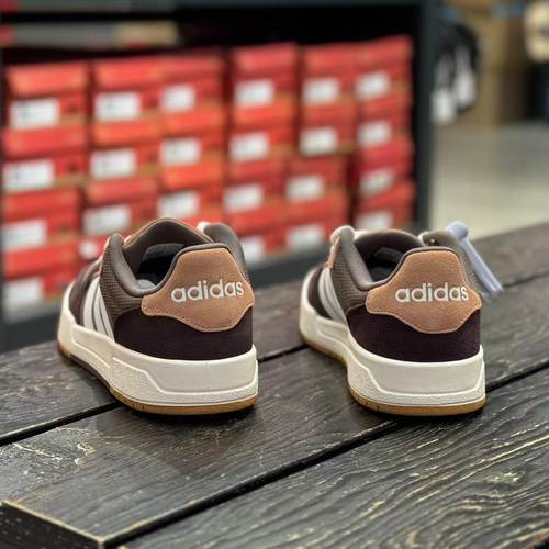 Adidas阿迪达斯低帮耐磨透气板鞋
