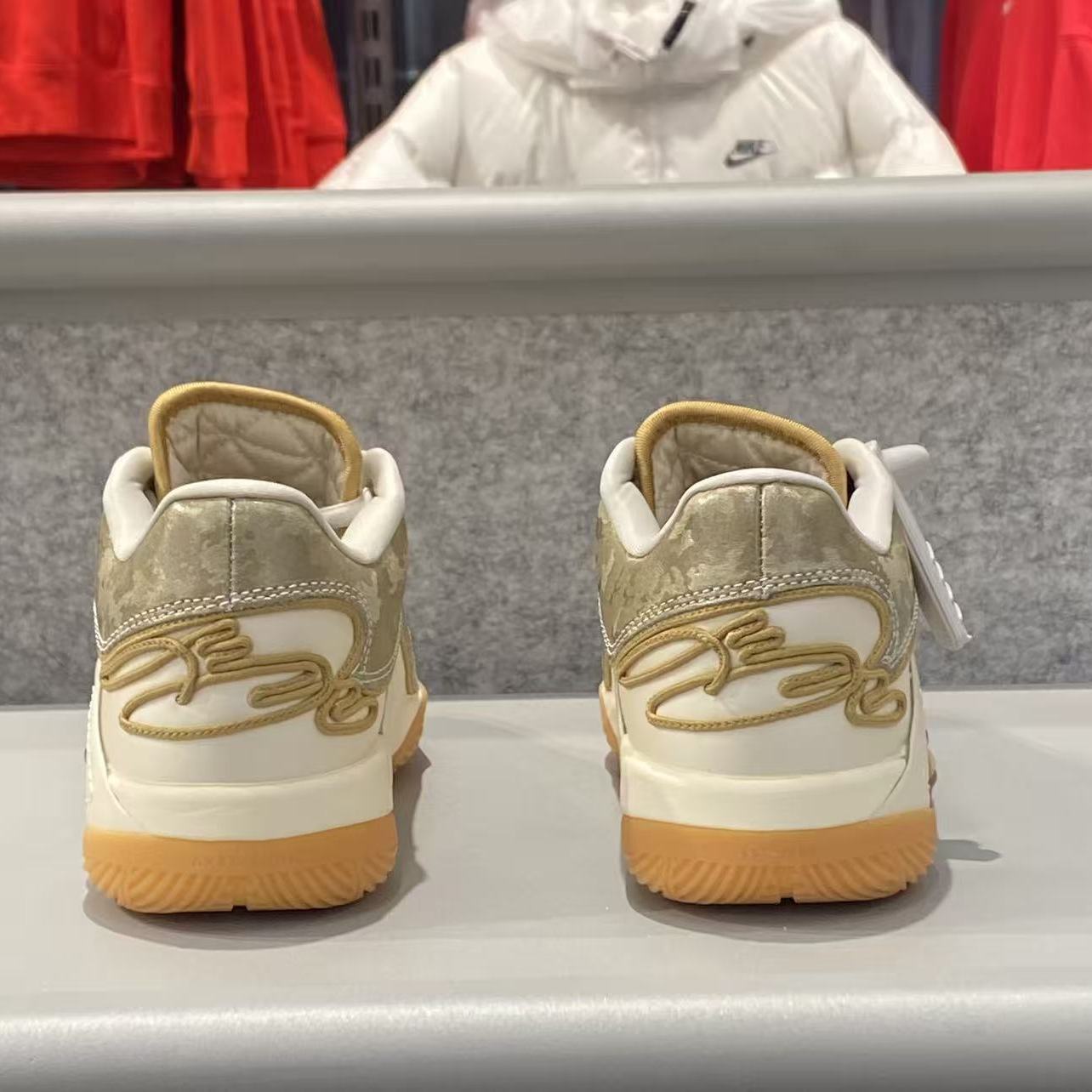 Nike/耐克正品LEBRON 22儿童中帮透气实战篮球鞋FN7308-100