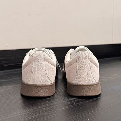 Adidas/阿迪达斯 男女同款低帮翻毛皮防滑耐磨德训鞋板鞋 JS3003