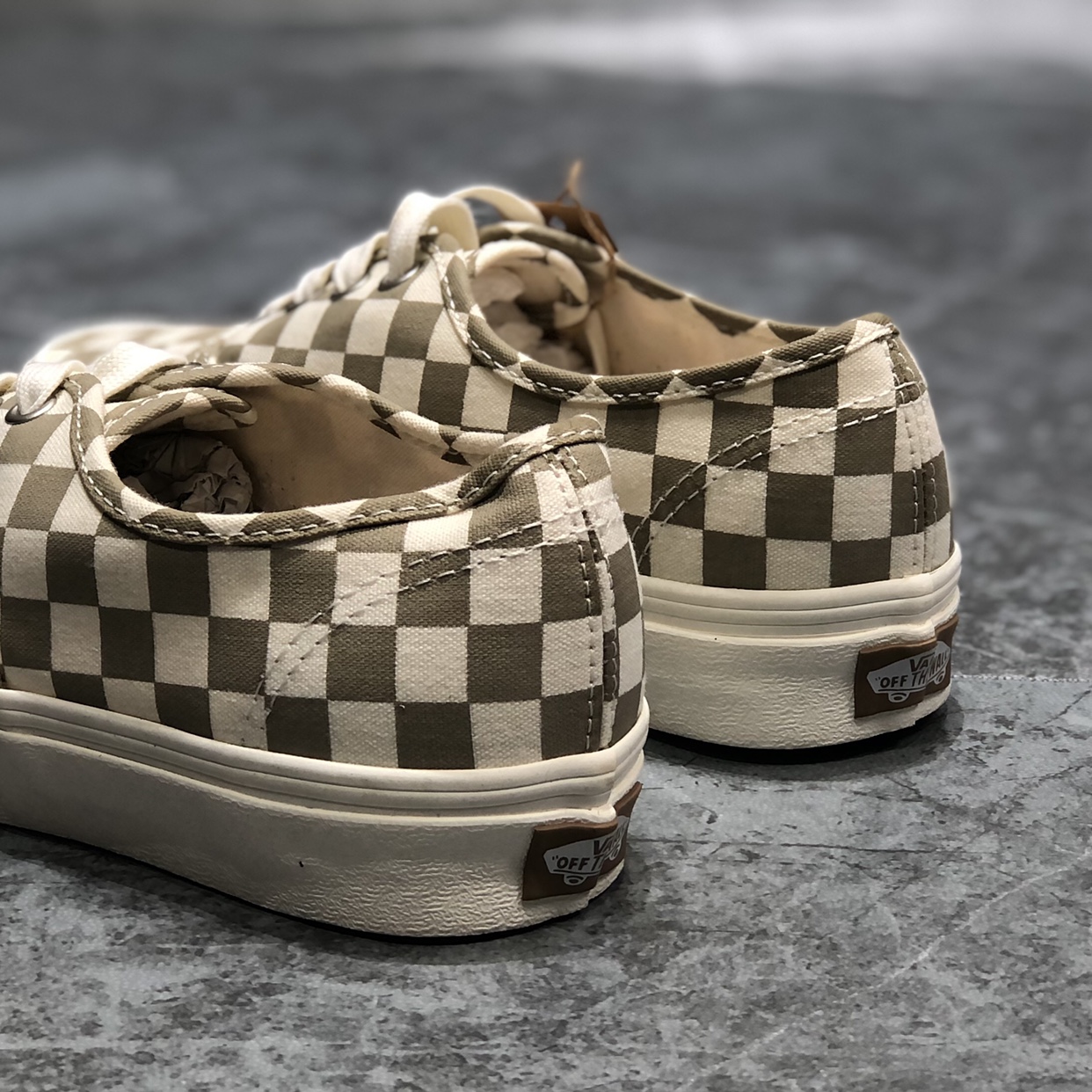 vans authentic奶茶棋盘格男女同款低帮帆布休闲板鞋VN0A5HZS9FO