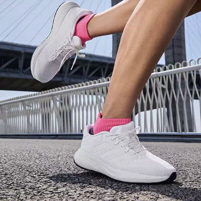 阿迪达斯男款缓震休闲跑鞋