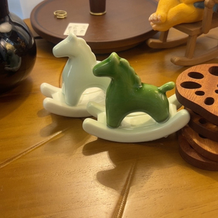 陶瓷木马小摆件一对