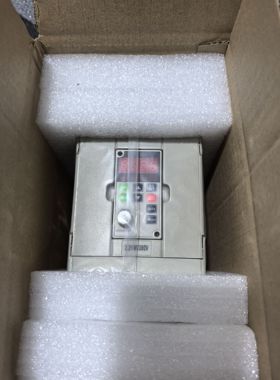 全新SAJ三晶变频器8000 V2R2M3 2.2KW 380V库存机 无原包装