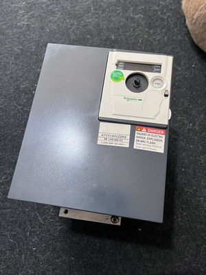 施耐德变频器ATV312HU22M2 2.2KW 单相220V二手拆机件 功能包好