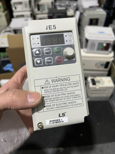 LG/LS产电变频器SV002iE5-1 0.2KW 220V二手拆机件 功能包好