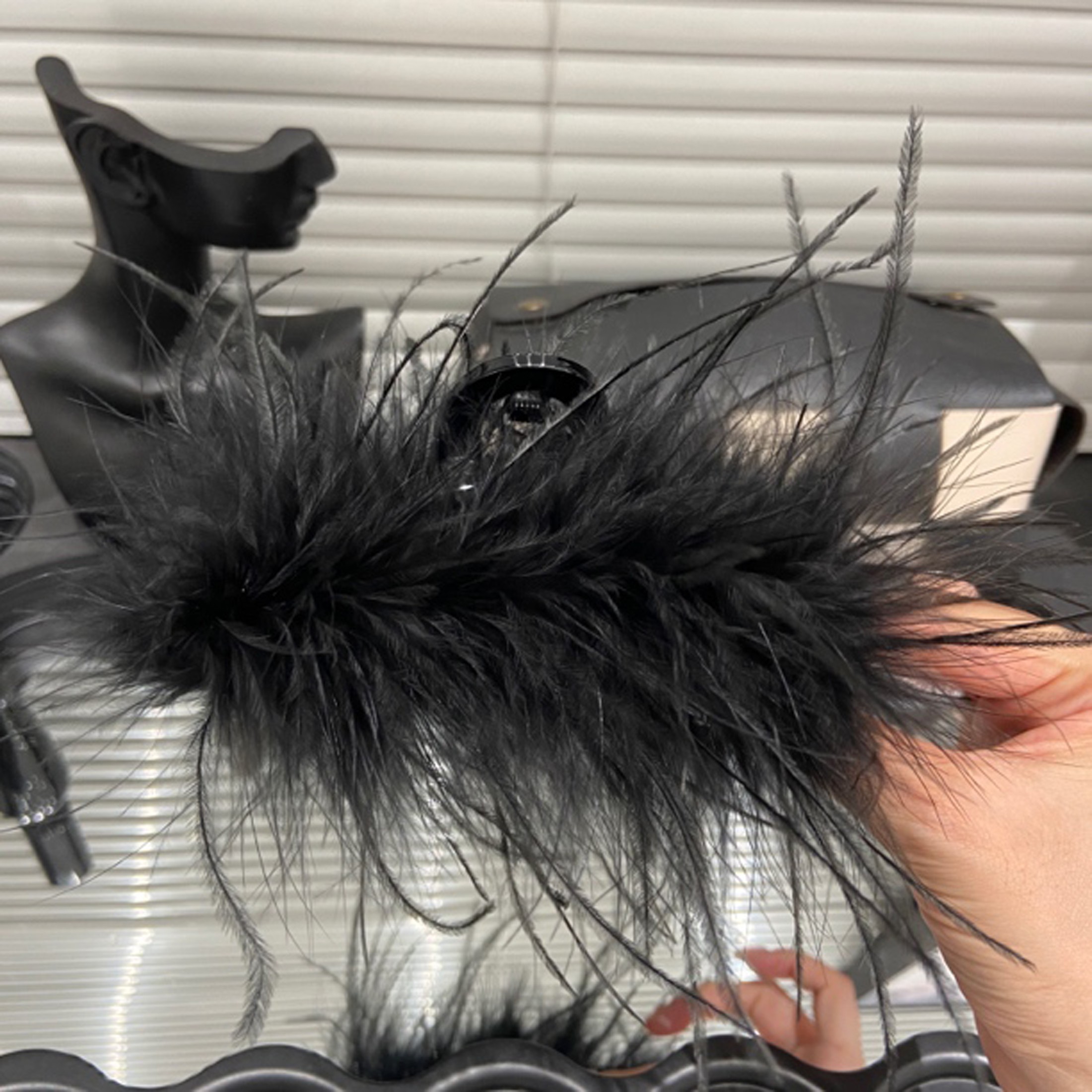 E4954 鸵鸟毛鲨鱼夹13cm羽毛高级发夹后脑勺毛毛发抓超仙头饰超大